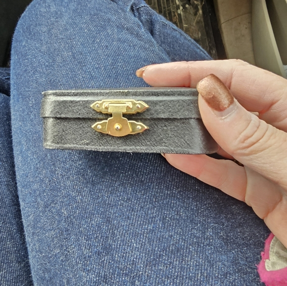 Wooden Miniature Violin with Stand, Bow and Case, Mini Musical Instrument, Dollh - Picture 4 of 5